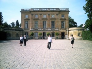 Maman à Versailles.