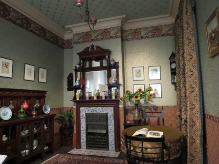 Things calmed down significantly in the Aesthetic movement, so photos are allowed to resume. 